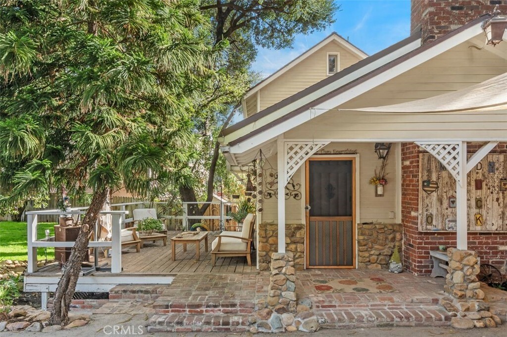 Property Photo:  23230 Raymond Street  CA 91311 