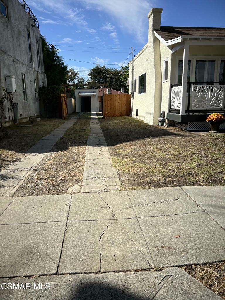 Property Photo:  4049 Colonial Avenue  CA 90066 