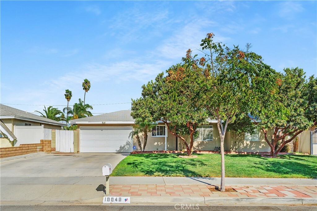 Property Photo:  10040 Hedrick Avenue  CA 92503 