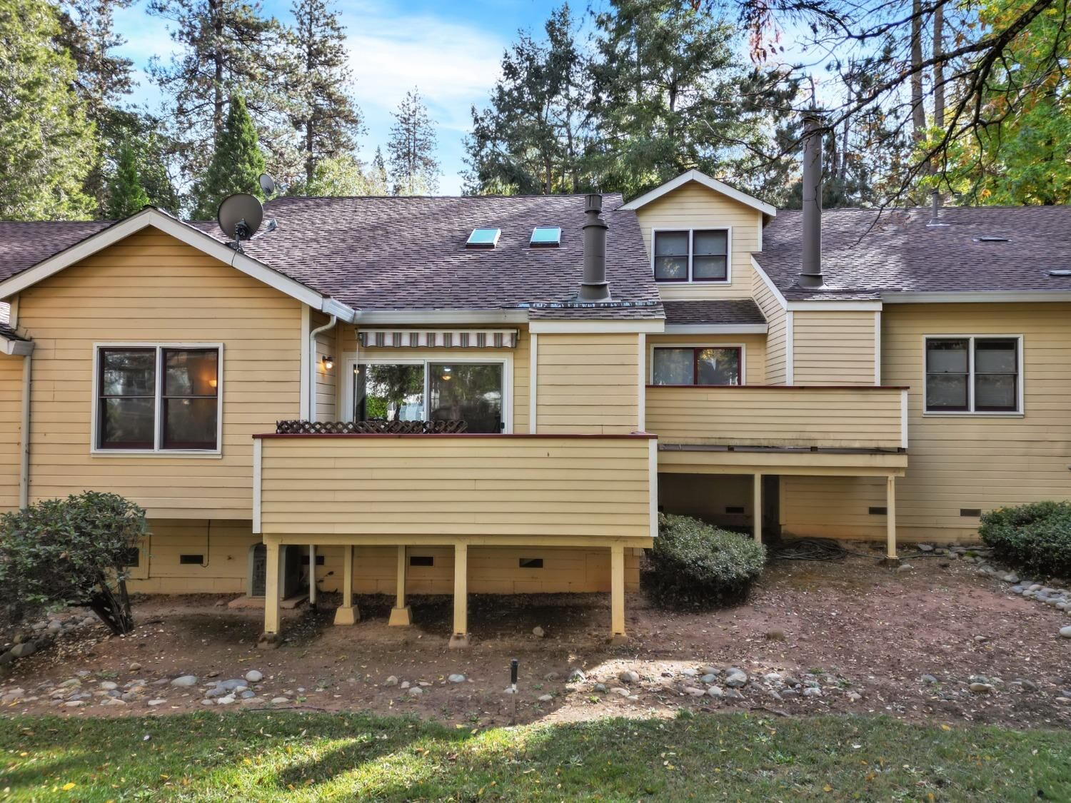 Property Photo: 350 Bridge Way CA 95959