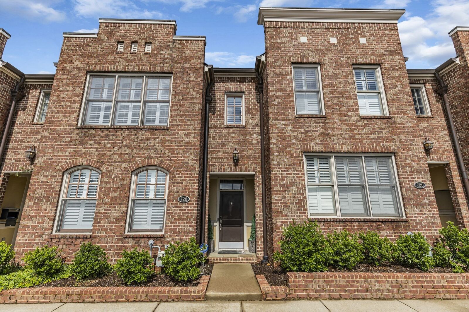 Property Photo:  728 4th Ave N  TN 37219 