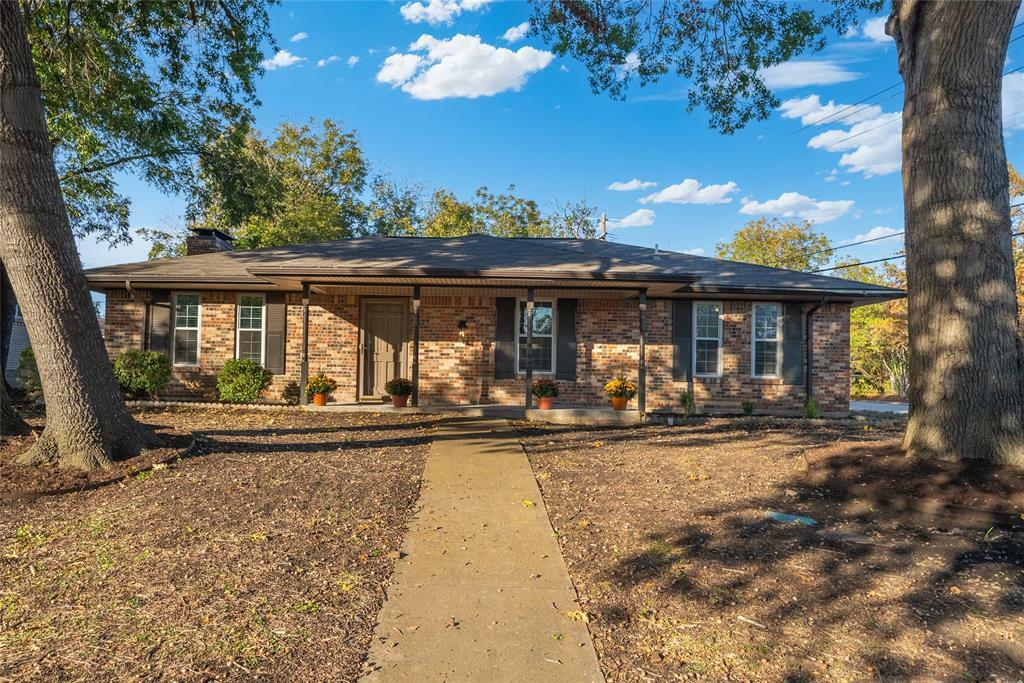 Property Photo:  213 Allenwood Drive  TX 75002 