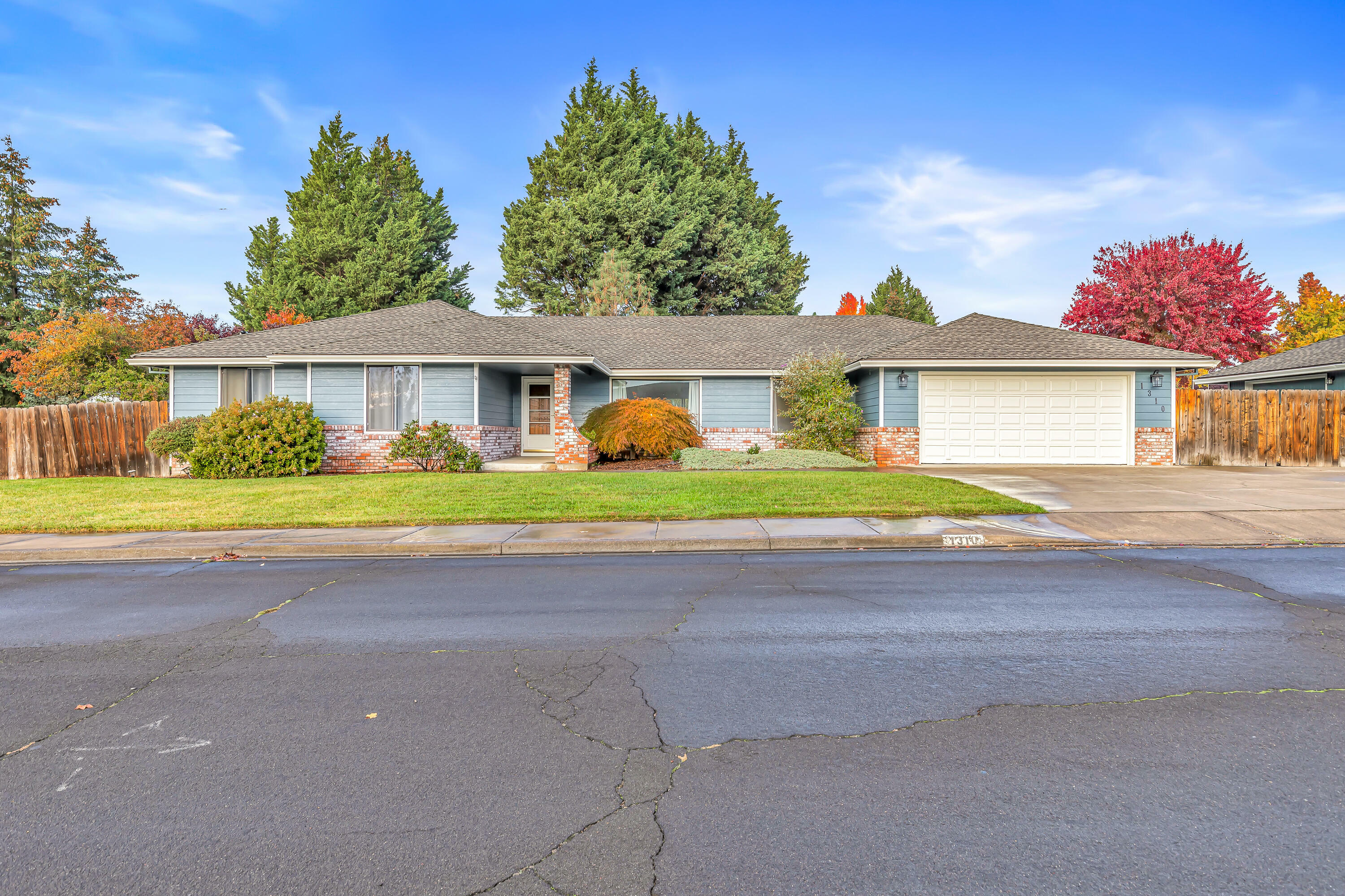 Property Photo: 1310 Ryan Drive OR 97504
