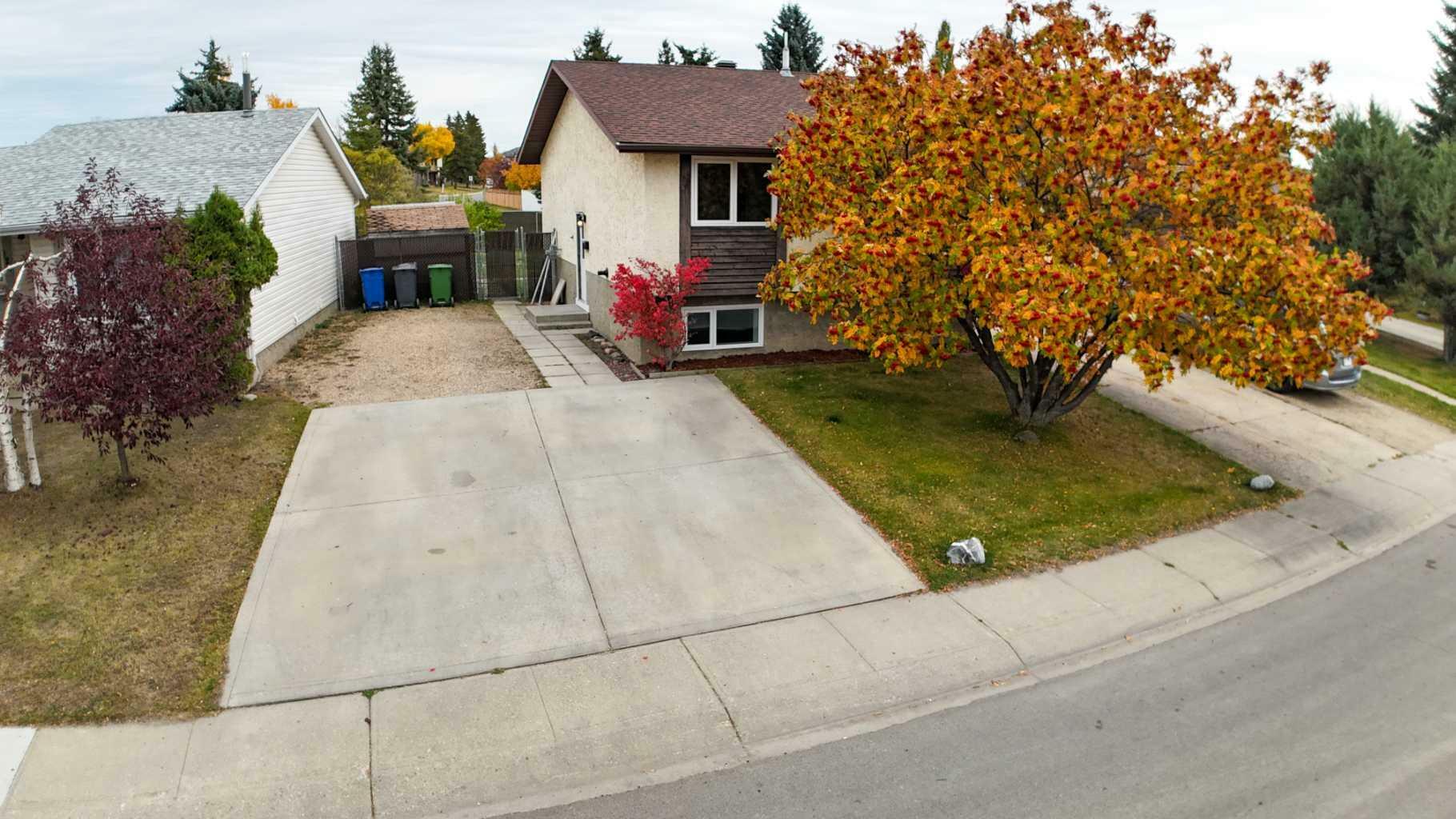 Property Photo:  125 Chappel Drive  AB T4P 2R7 