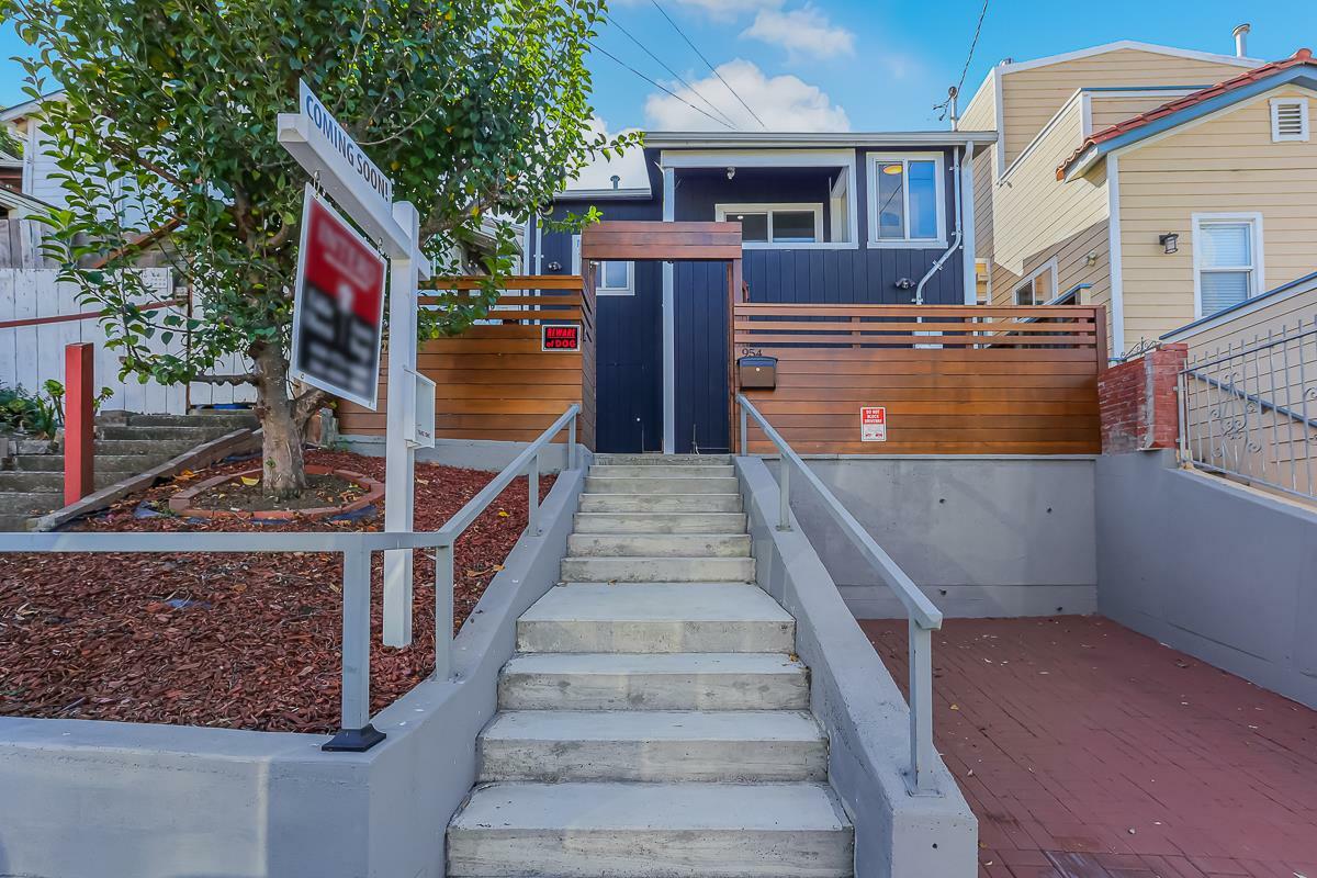 Property Photo:  954 Girard Street  CA 94134 