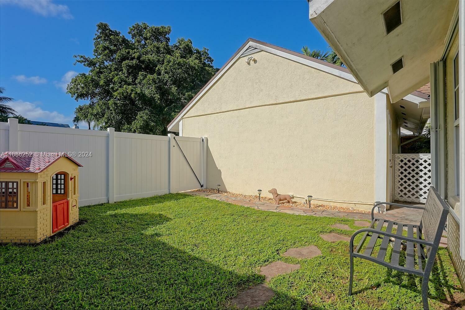 Property Photo:  1441 Loon Ct  FL 33035 