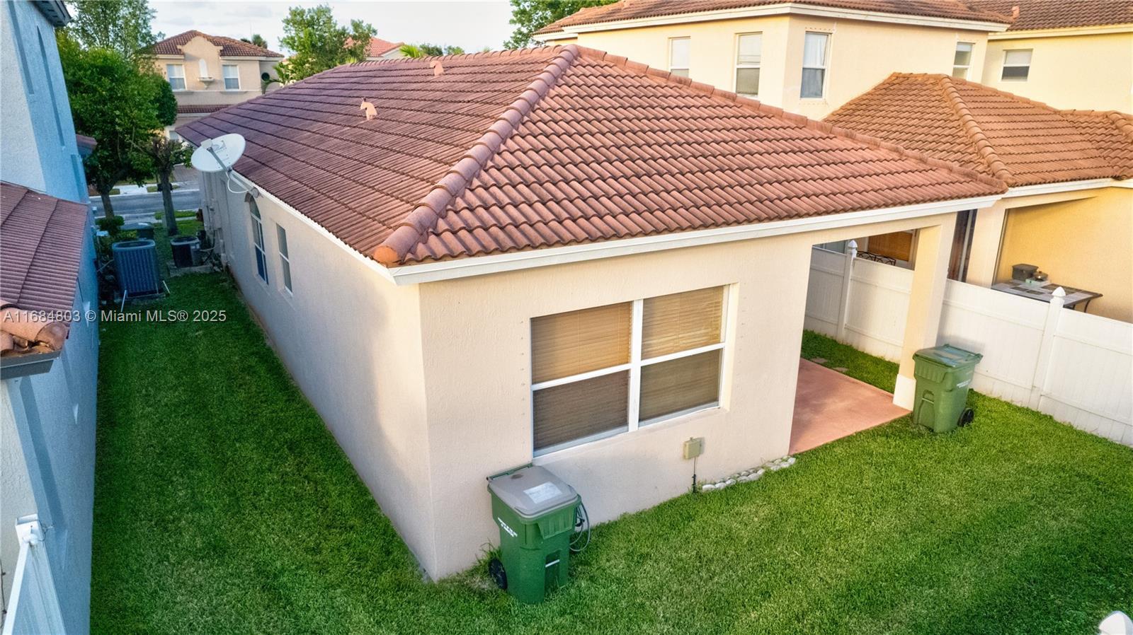 Property Photo: 3724 NE 10th Ct FL 33033