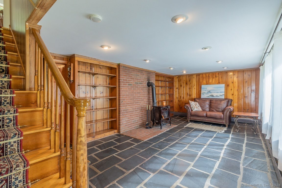 Property Photo:  526 Huckleberry Hill Road  CT 06001 