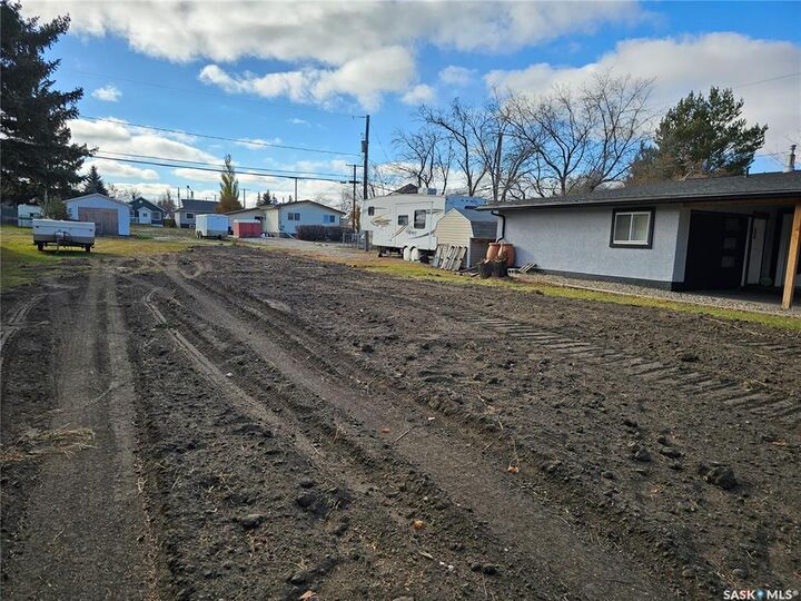 Property Photo:  132 6th Avenue E  SK S0K 4L0 