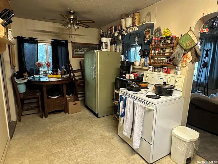 Property Photo:  1937 14th Street W  SK S6V 3P3 