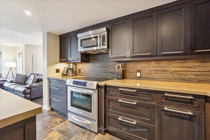 Property Photo: 120 Fairway Court 218 ON L9Y 0P8