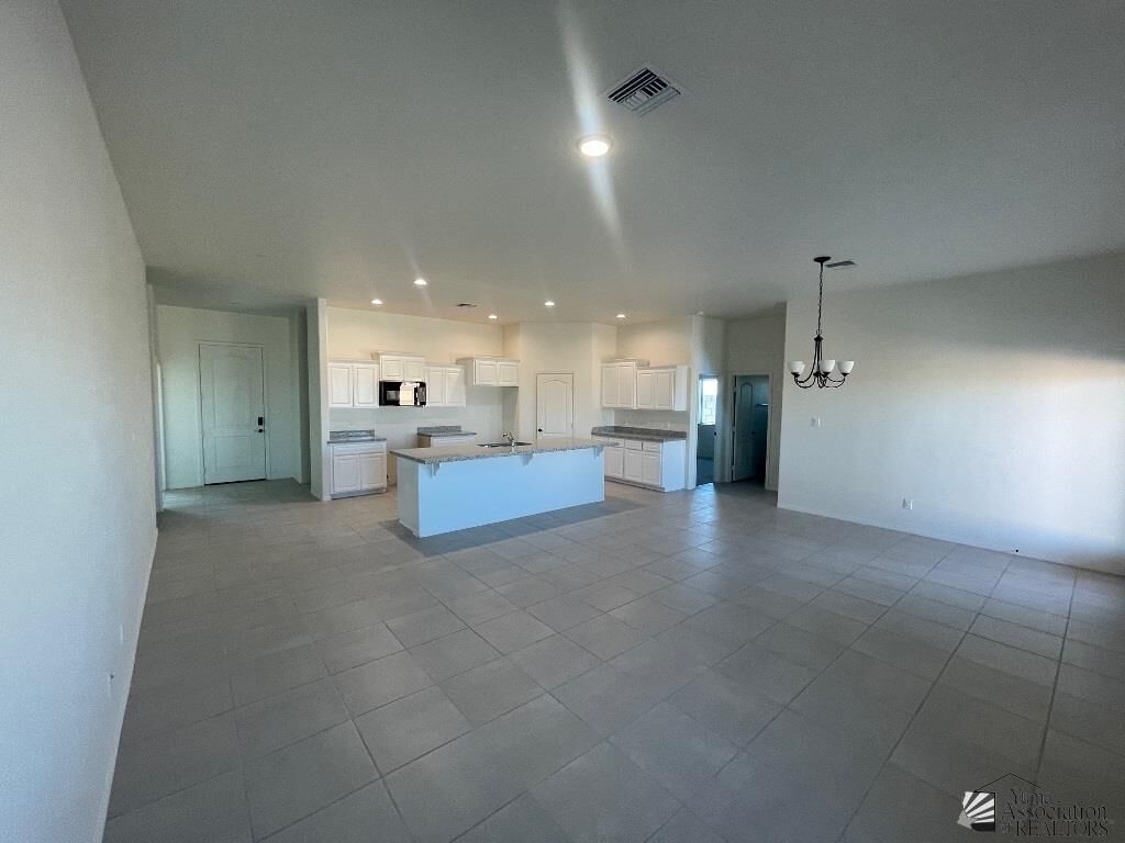 Property Photo: 7299 E 44 Ln AZ 85365