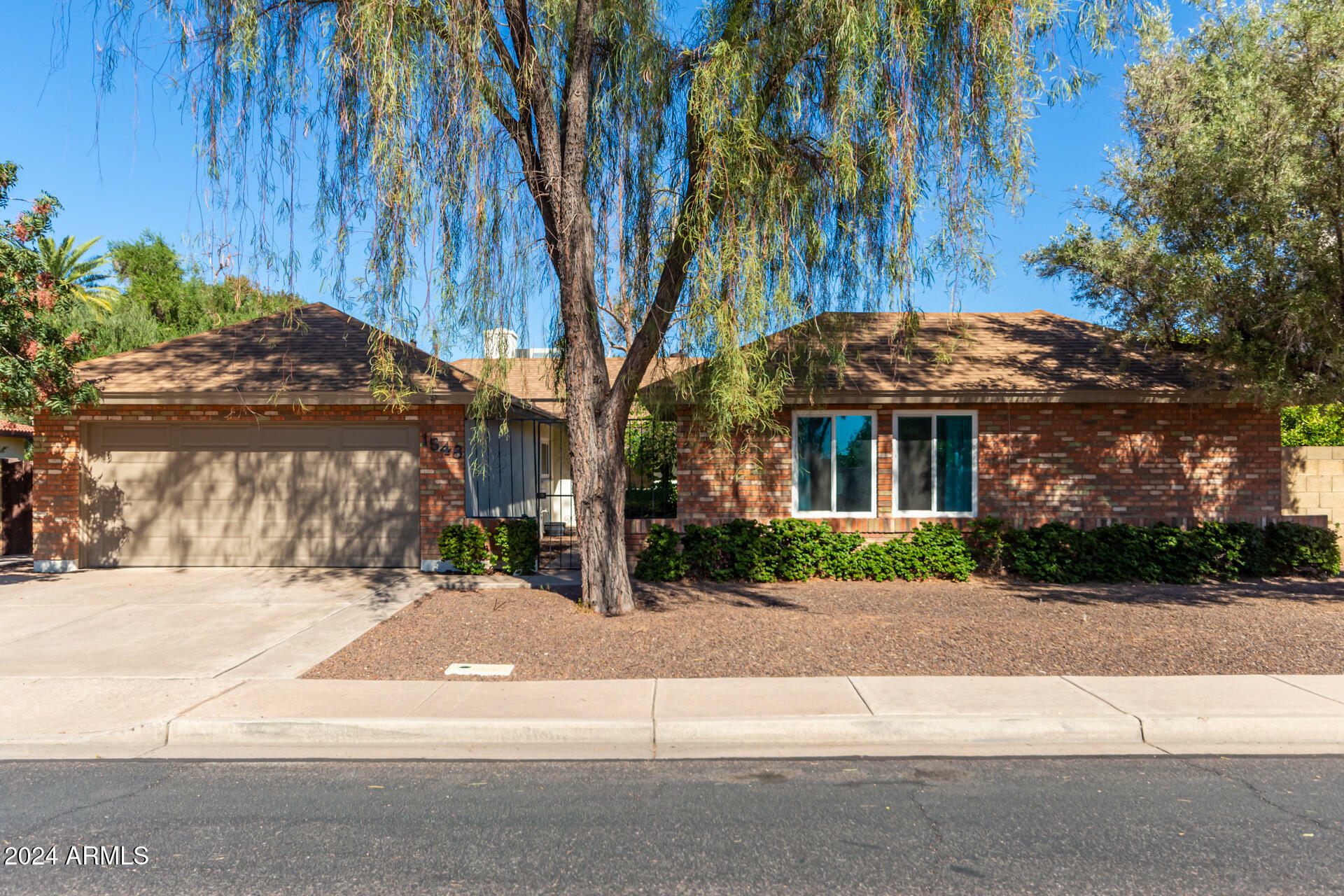 Property Photo:  1548 W Milagro Avenue  AZ 85202 