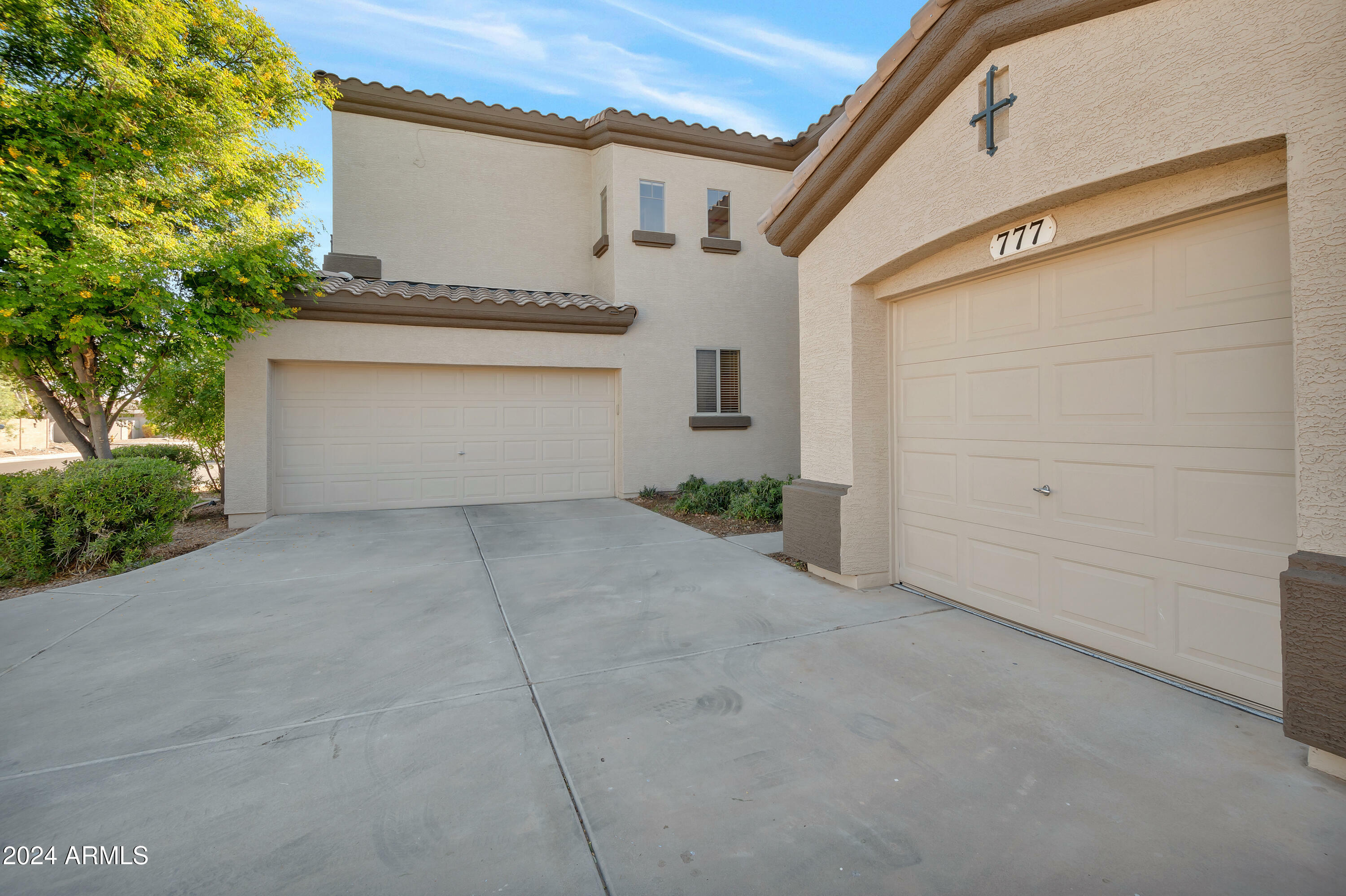 Property Photo:  777 W Ebony Way  AZ 85248 