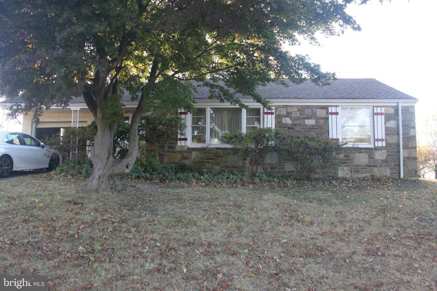 Property Photo:  1102 Creswood Road  PA 19115 