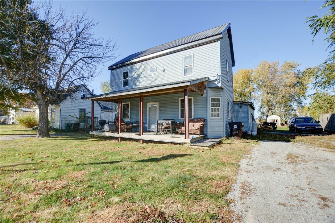 Property Photo:  261 E 4th Street  IL 62543 