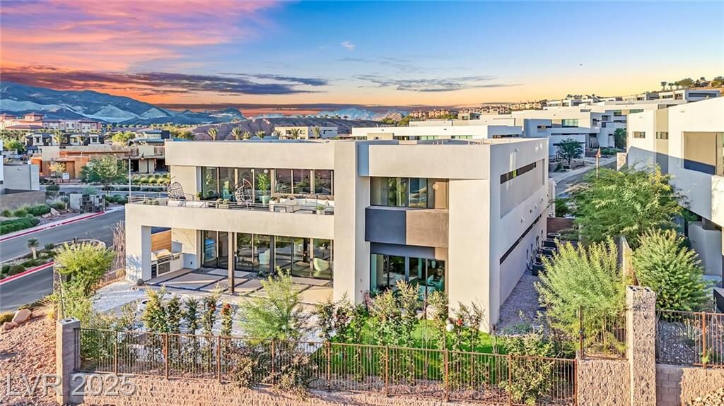 Property Photo: 28 Rainbow Point Place NV 89011