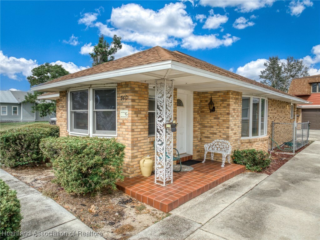 Property Photo:  740 Hickory Street  FL 33870 