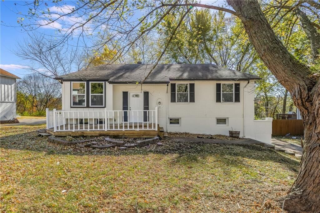 Property Photo: 5008 Pennington Lane MO 64015