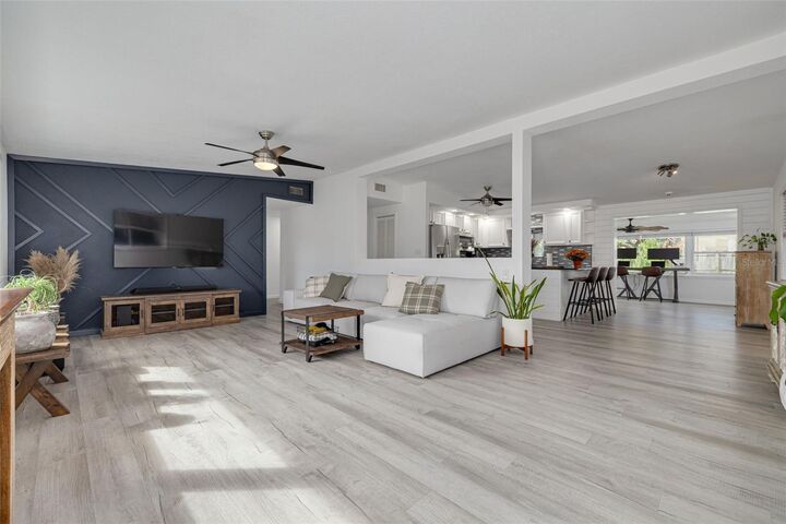 Property Photo:  6127 82nd Terrace N  FL 33781 