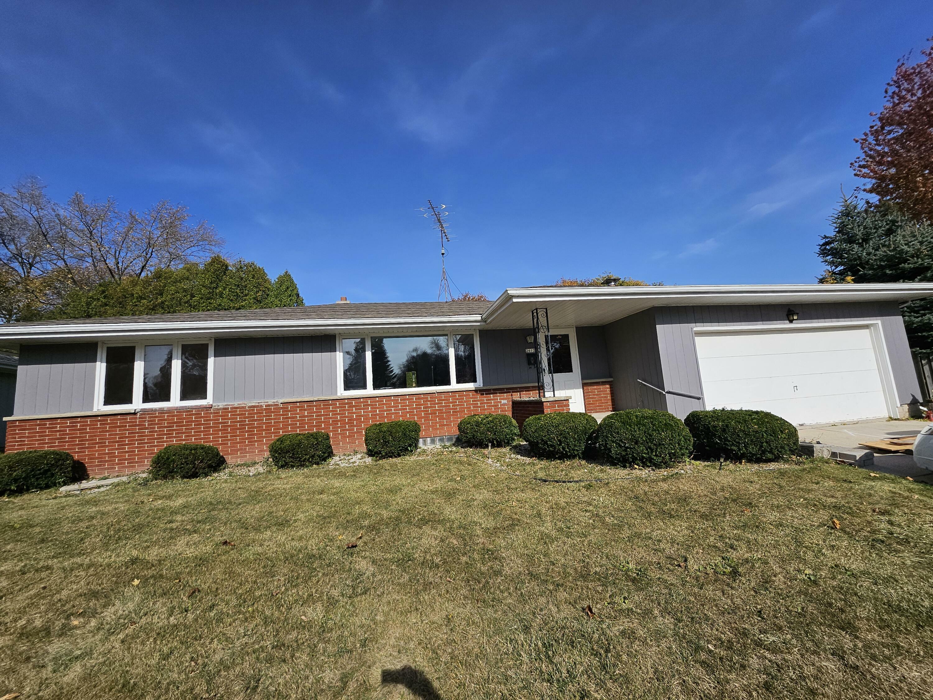 Property Photo:  2612 Pennsylvania Cir  WI 53081 