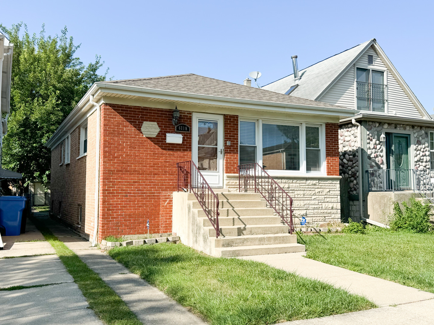 6118 W Giddings Street  Chicago IL 60630 photo