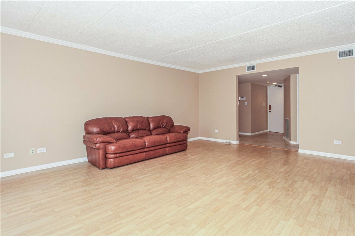 Property Photo:  825 Center Street 303  IL 60016 