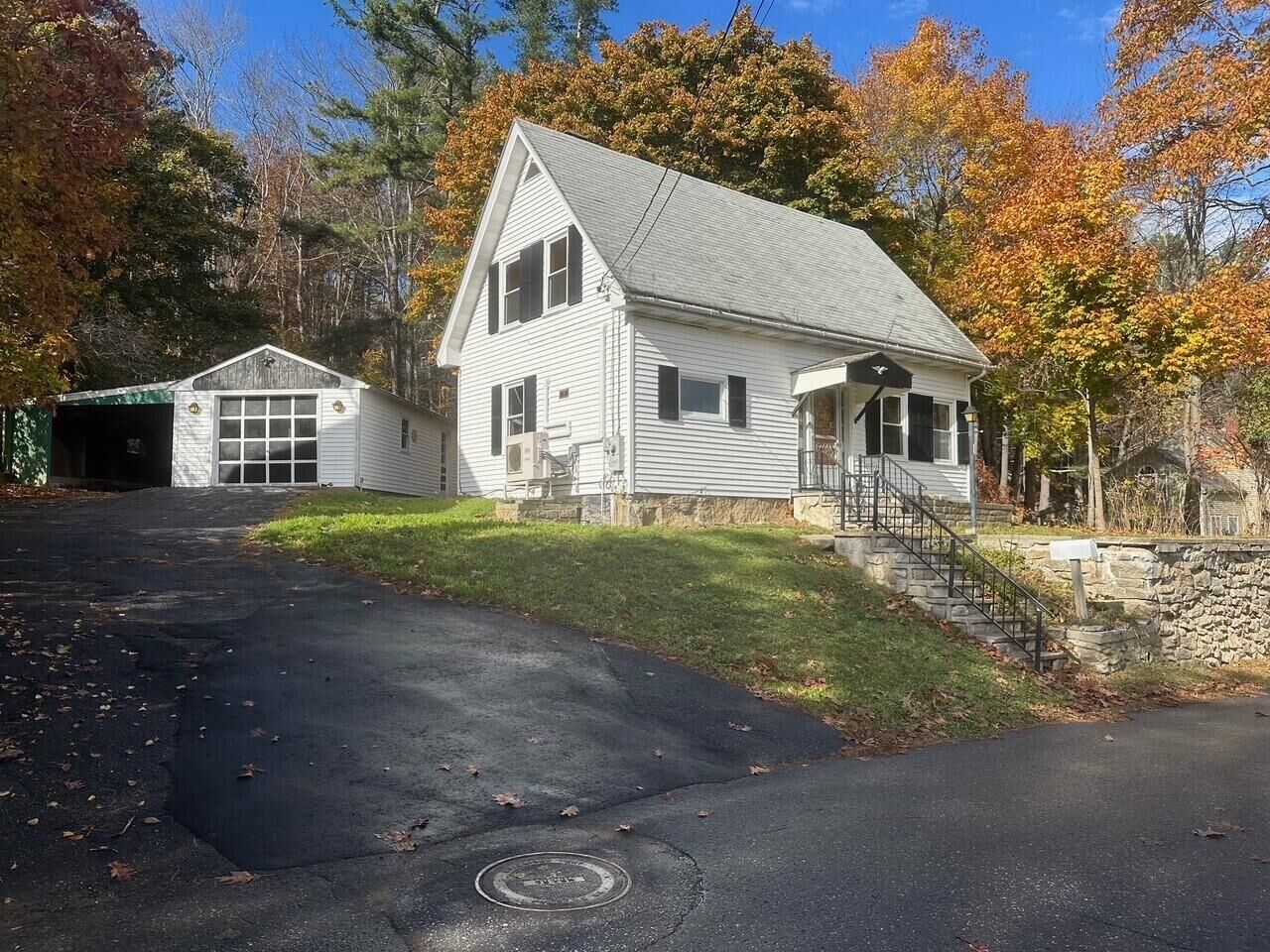 Property Photo:  88 Middle Street  ME 04530 