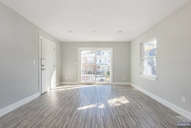 Property Photo:  118 Oraton Street  NJ 07104 