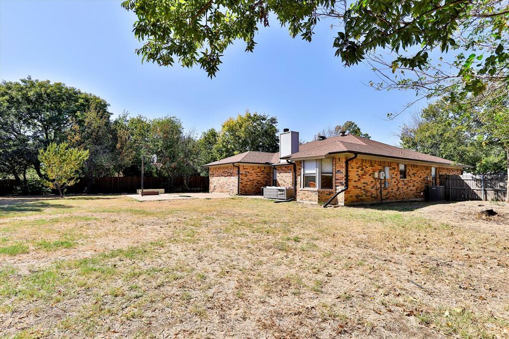 Property Photo:  7800 Mallard Lane  TX 76148 