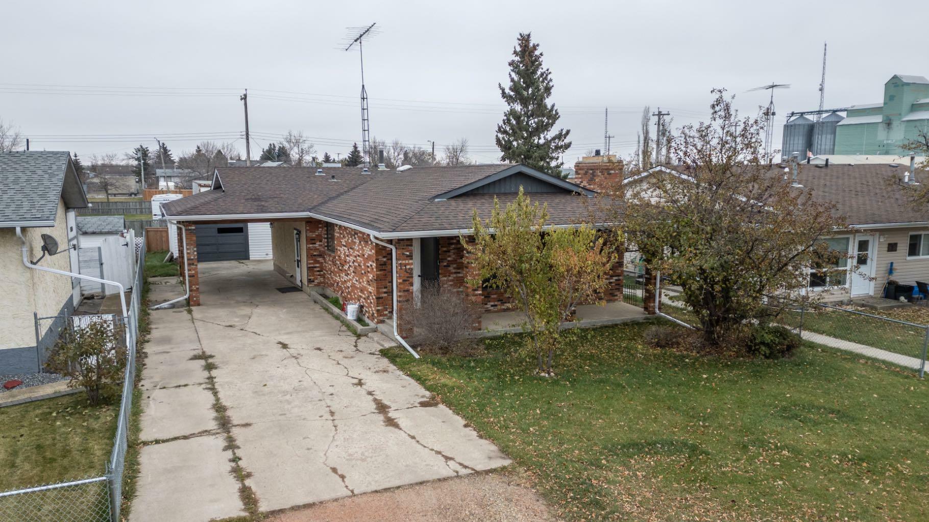 Property Photo:  112 Sanden Street  AB T0B 0J0 