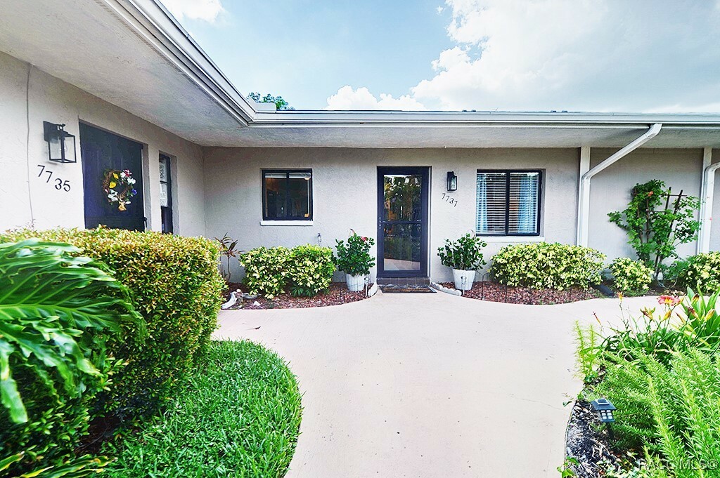 Property Photo:  7737 Eureka Drive  FL 34667 