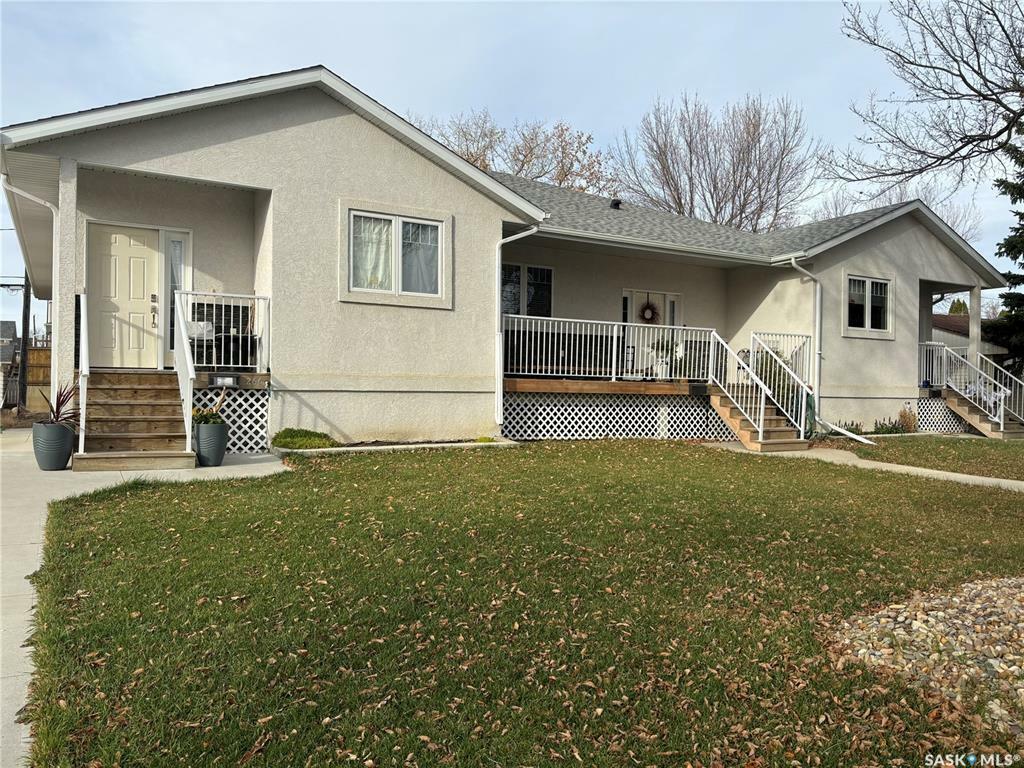 Property Photo:  266-270 14th Avenue NE  SK S9H 2W7 