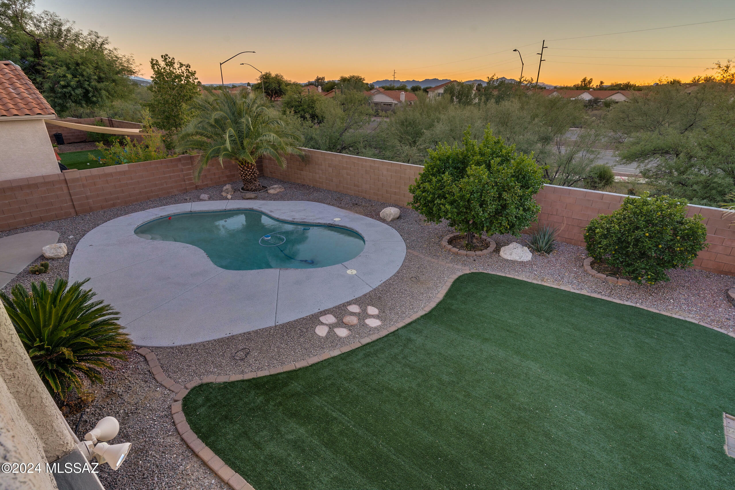 Property Photo:  12379 N Echo Valley Drive  AZ 85755 