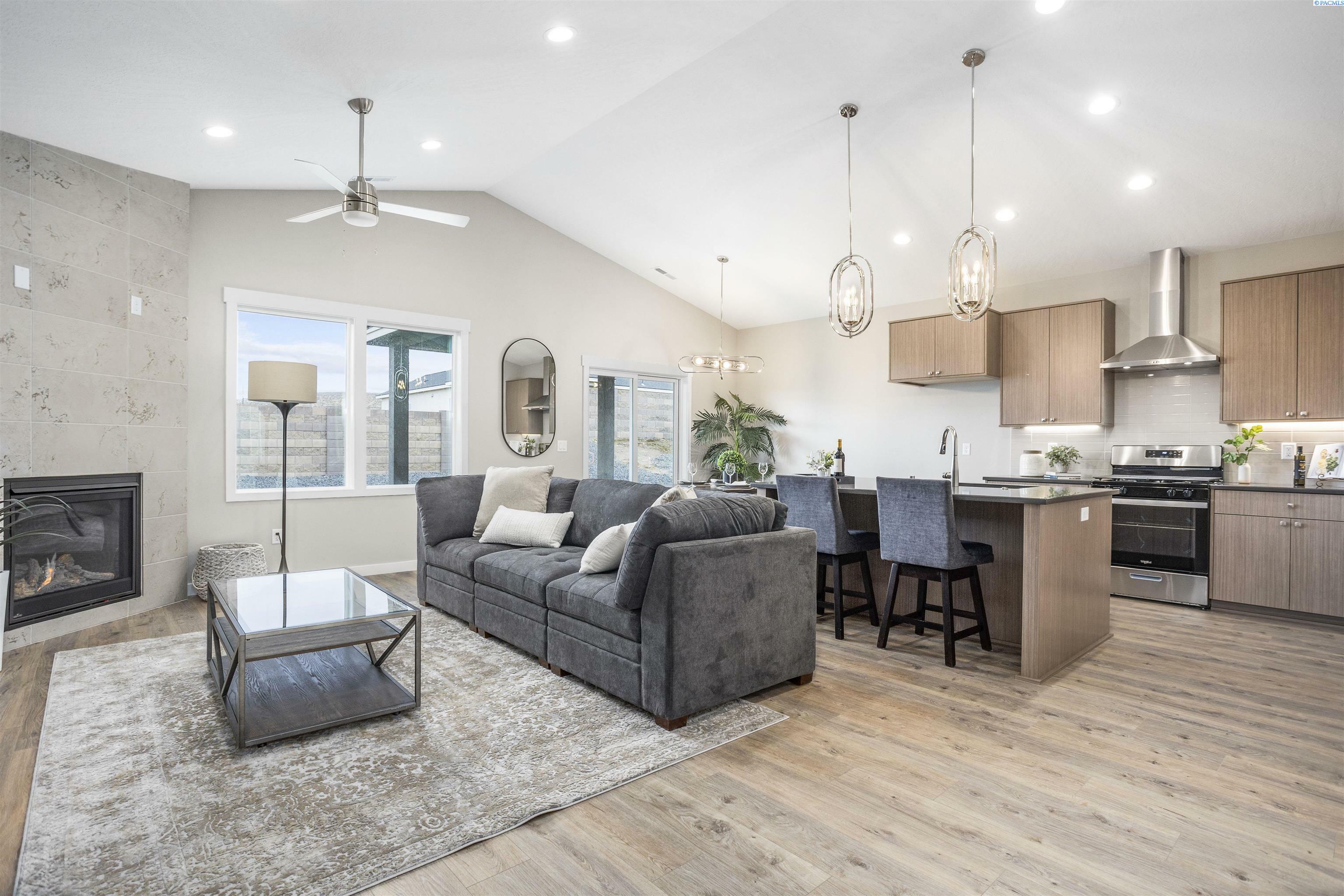 Property Photo: 3735 Morningside Pkwy WA 99352