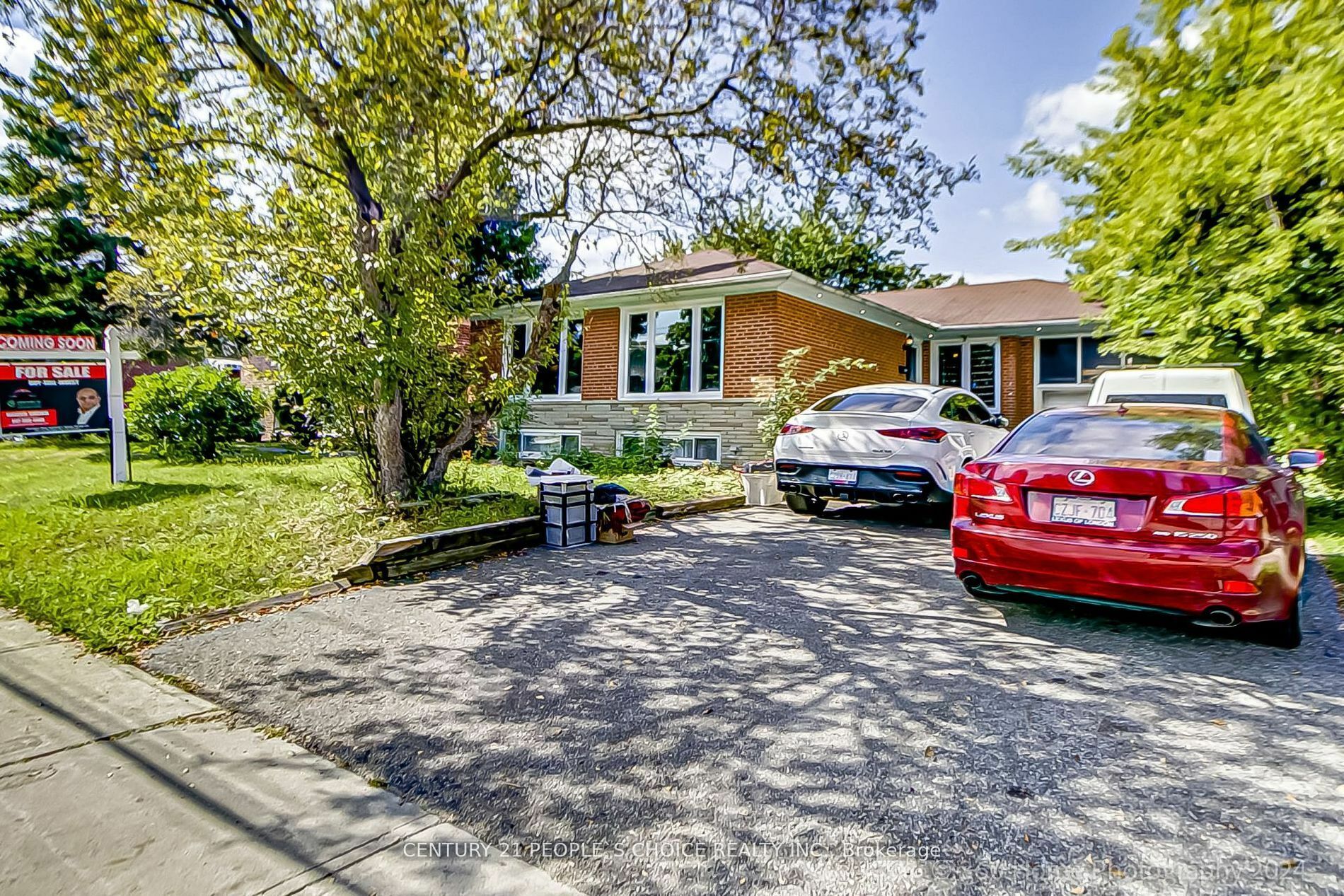 Photo de la propriété:  926 Willowdale Ave  ON M2M 3C1 