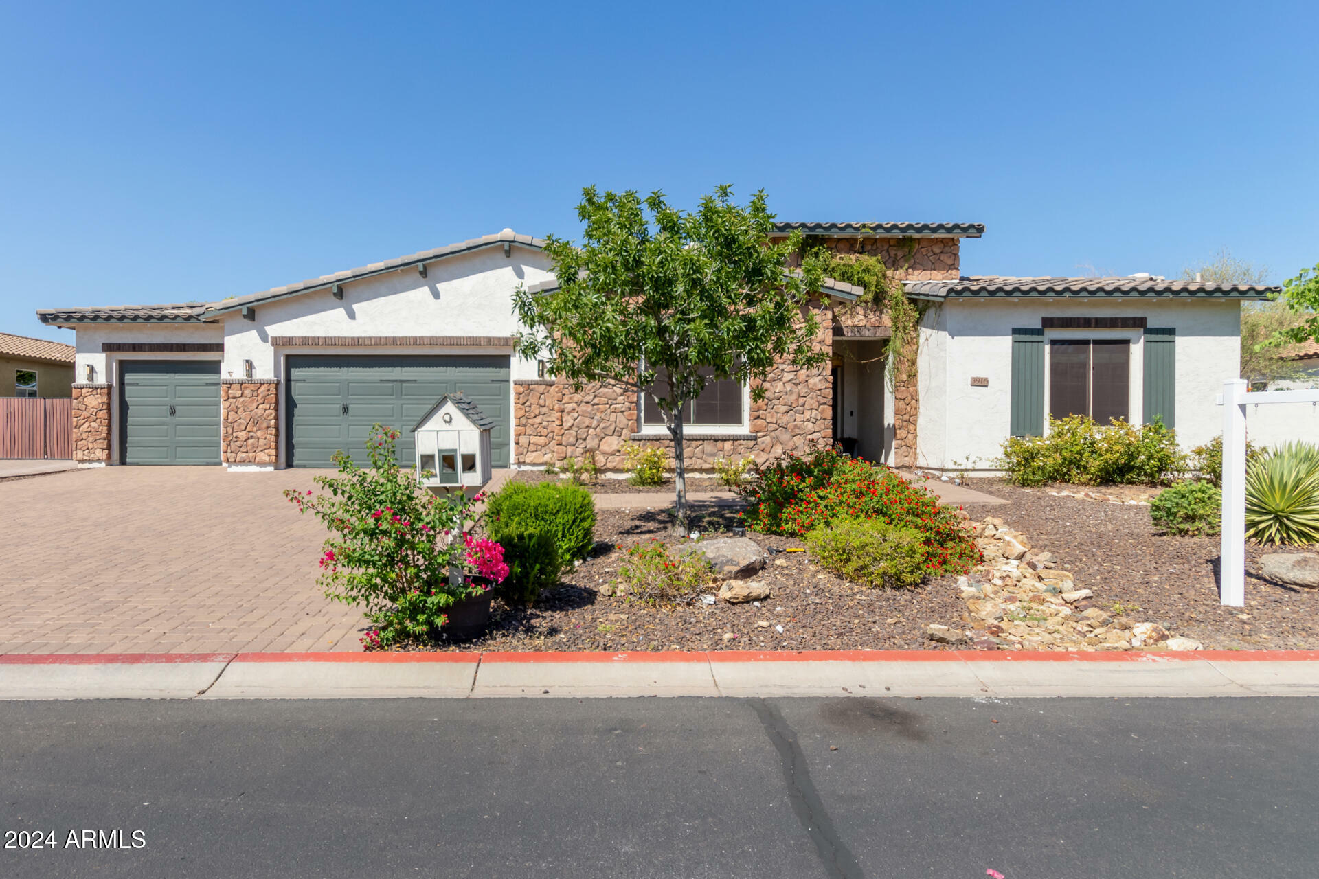 Property Photo:  3916 E Encanto Street  AZ 85205 