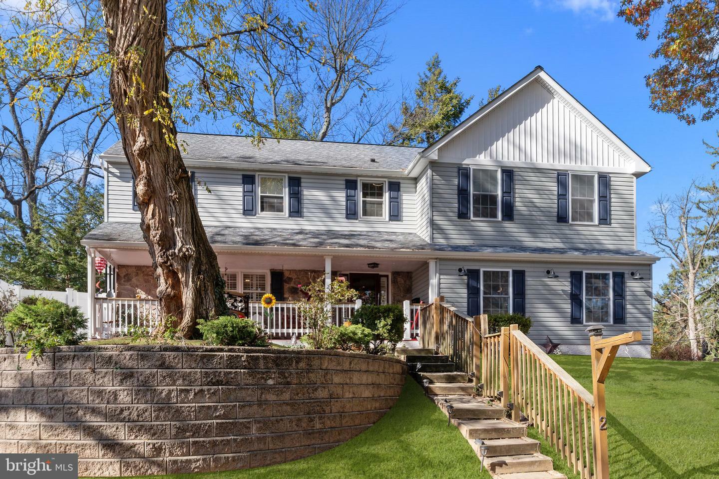 Property Photo:  2 Lantern Lane  PA 19040 