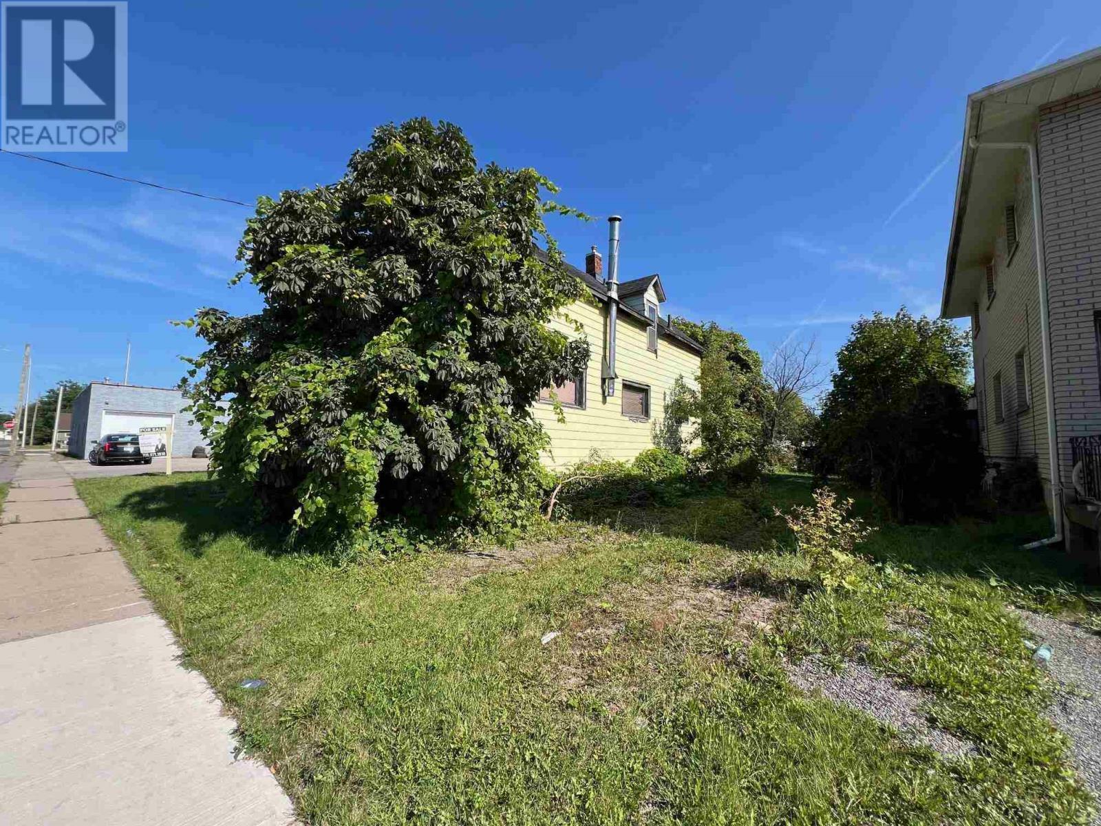 Property Photo:  327 Douglas St  ON P6C 1R9 