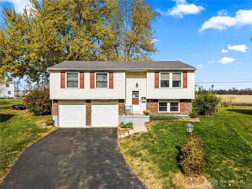 Property Photo: 136 Wickham Farm Drive OH 45322