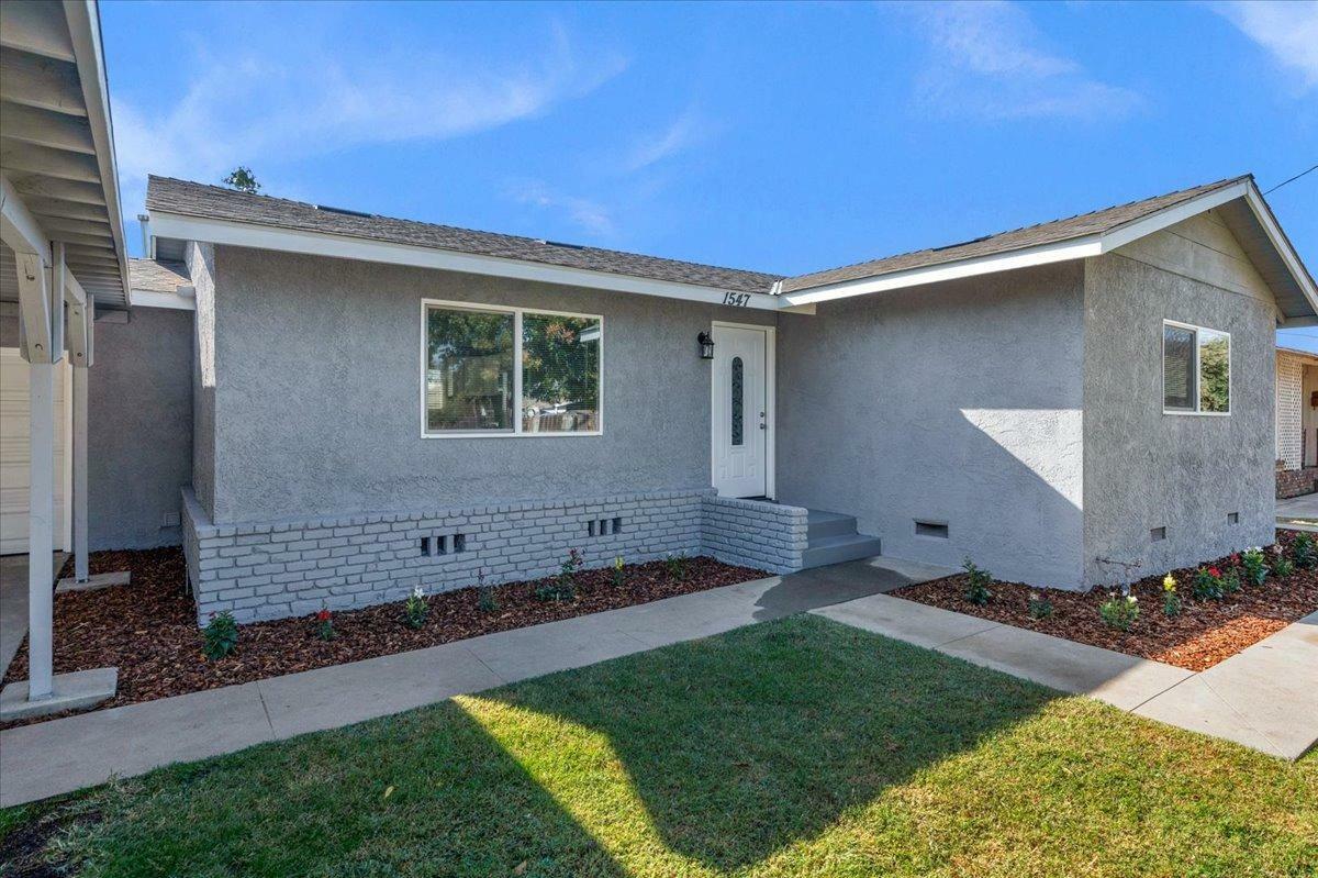 Property Photo:  1547 W Hampton Way  CA 93705 