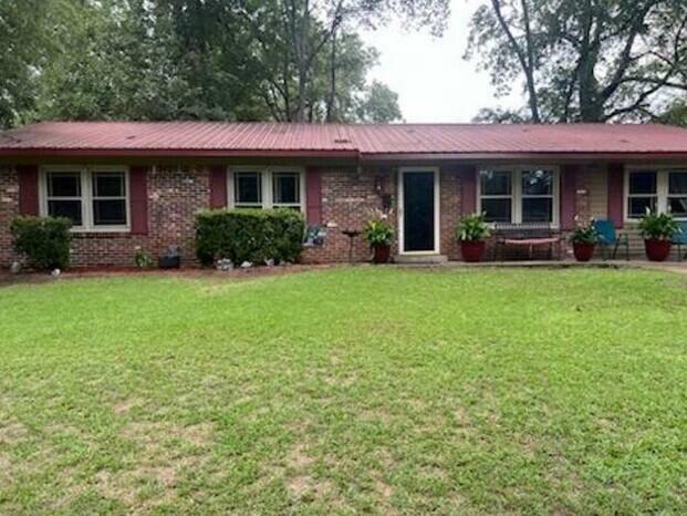 Property Photo:  359 W Jones St  MS 39773 