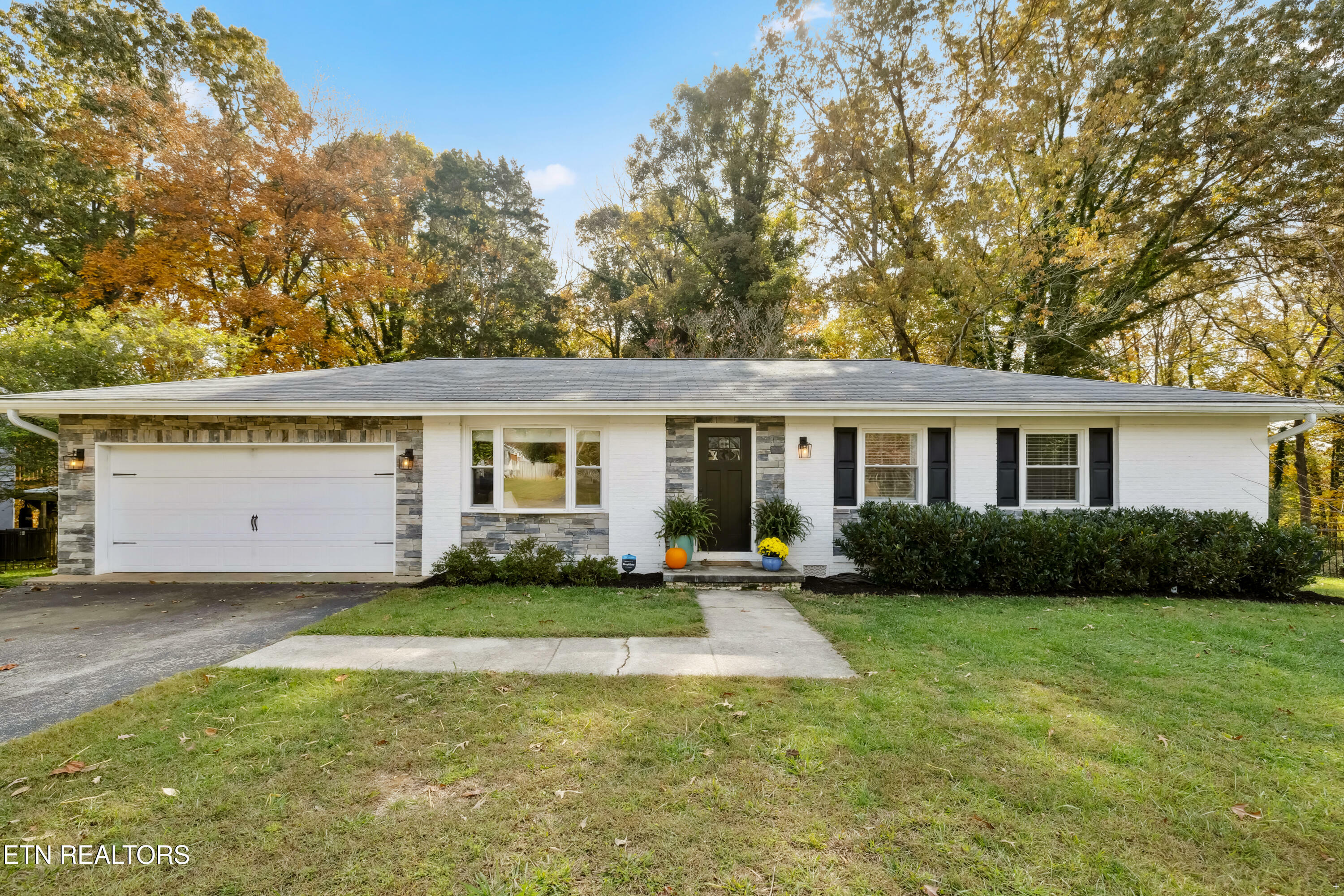 Property Photo: 8304 NW Landmark Drive TN 37923