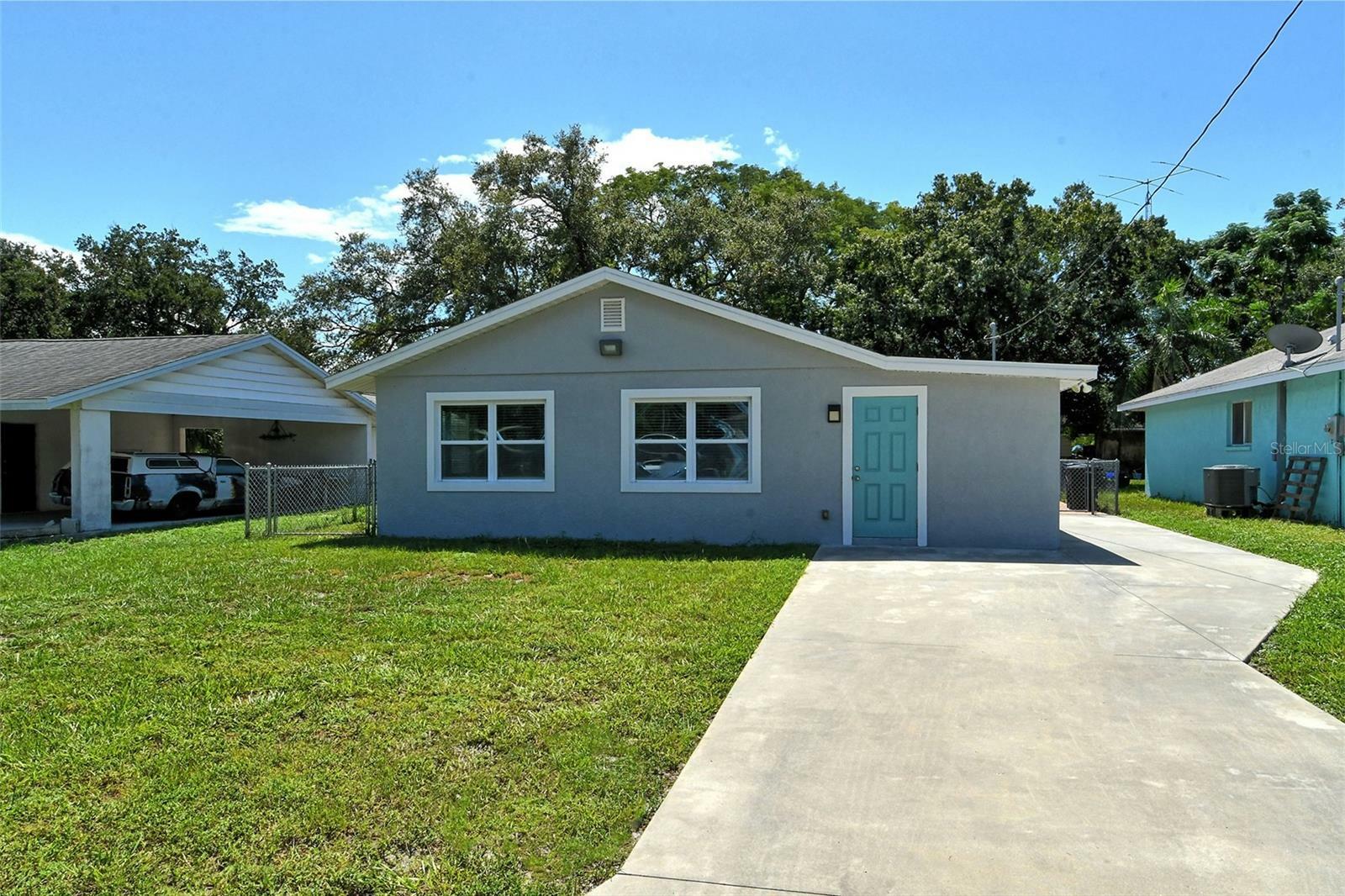 Property Photo:  518 36th Avenue E  FL 34208 