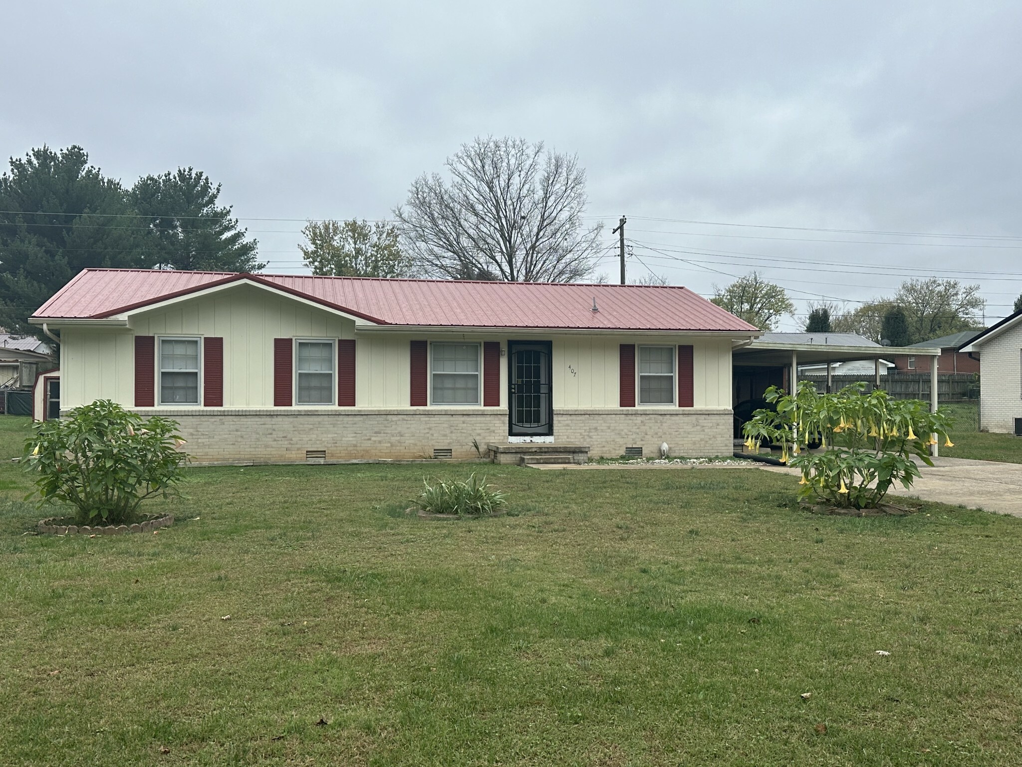 Property Photo:  407 Beuerlein St  TN 38464 