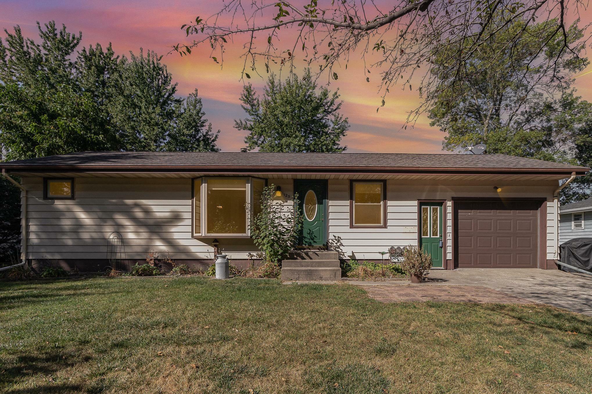 Property Photo:  1123 Armstrong Avenue N  MN 55336 