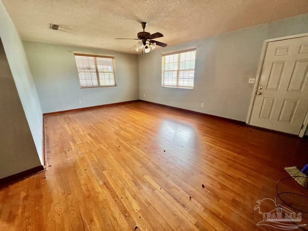 Property Photo:  3200 E Avery St  FL 32503 