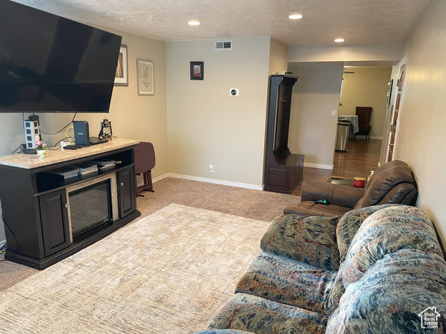 Property Photo: 633 E 6910 S UT 84047