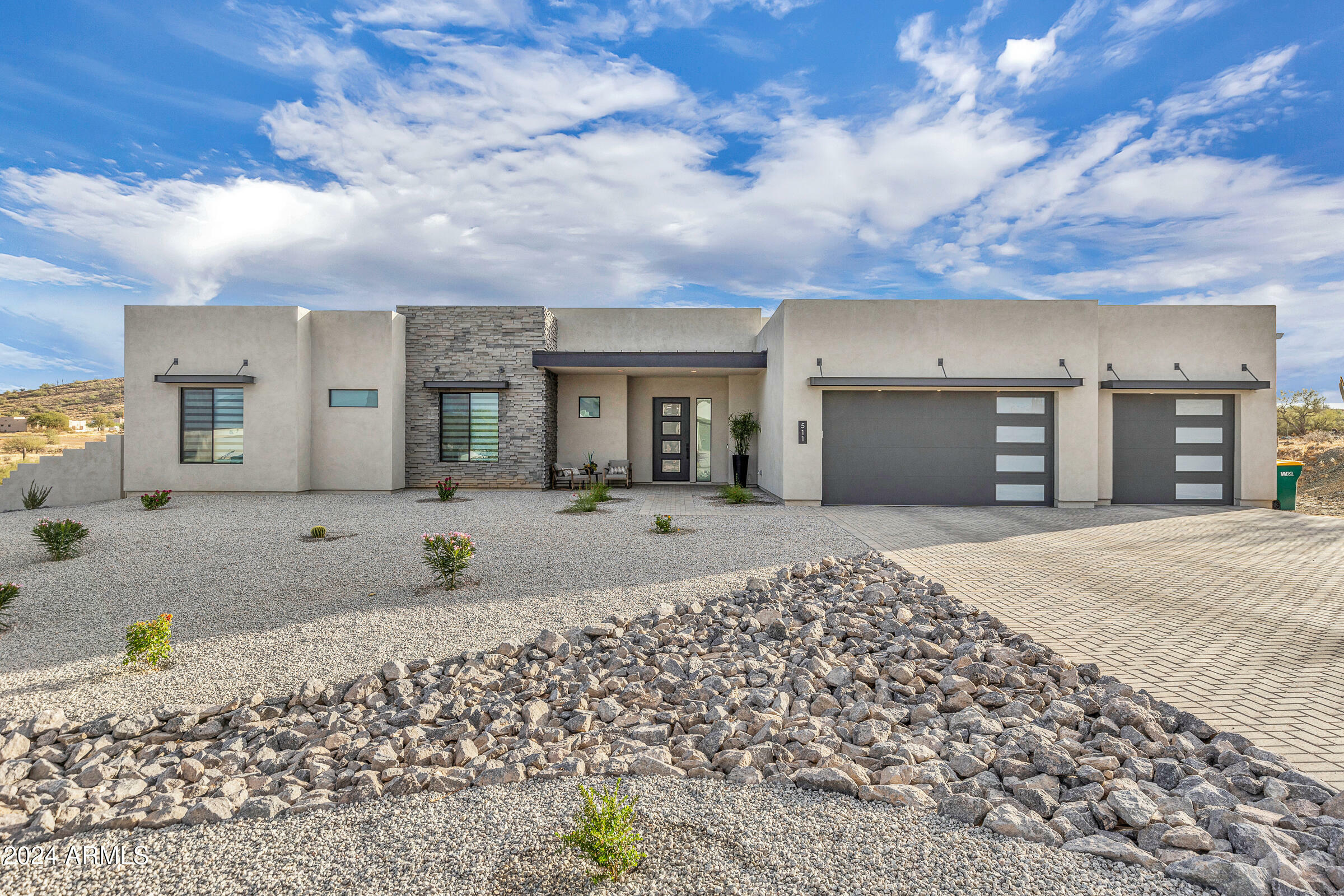 Property Photo:  511 E Tumbleweed Drive  AZ 85085 