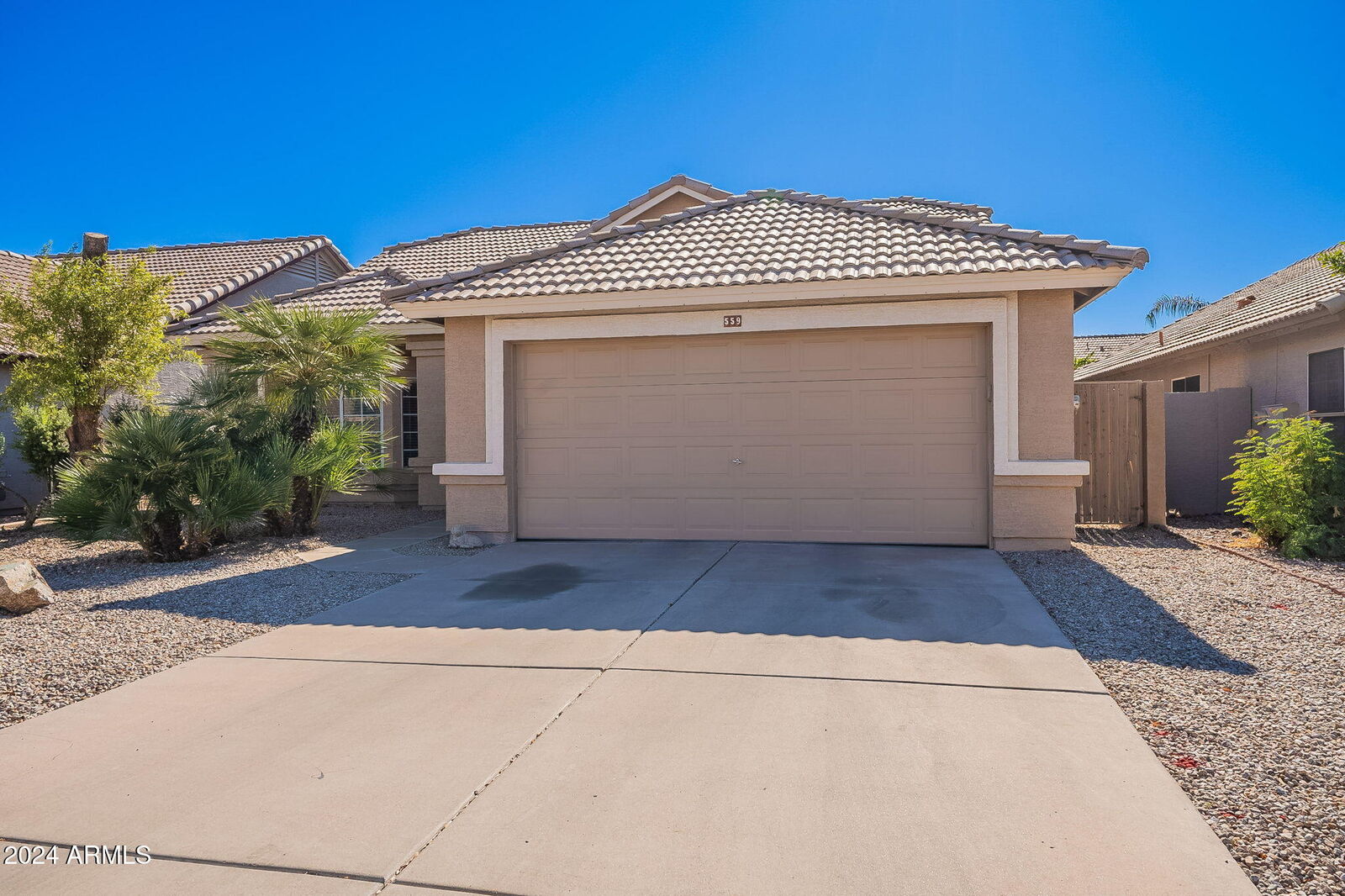 Property Photo: 559 E Jasper Drive AZ 85296